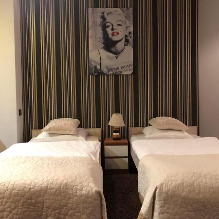 Apartament Tipton Daire Jelenia Gora Dış mekan fotoğraf